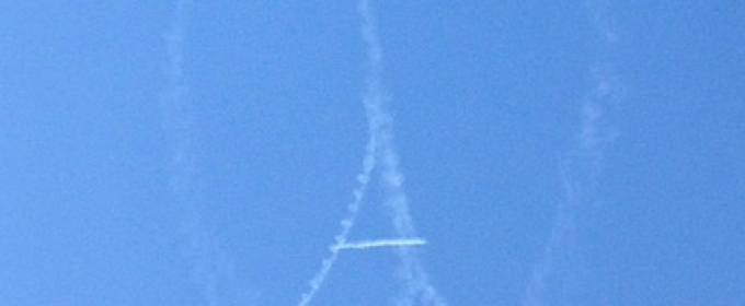 eiffel tour skywriting